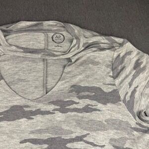 24/7 maurices Camouflage Choker Neck V-Neck‎ T-Shirt Top Womens Size L Made USA